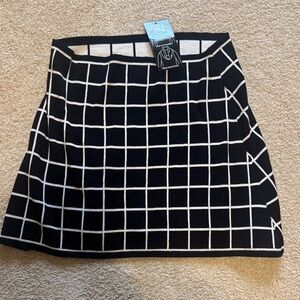 Elegant Black and White Grid Pattern scarf